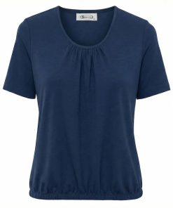 Donkerblauw Sensia blouson shirt voor dames met korte mouwen, ronde hals met sierlijke plooitjes en elastiek in de zoom.