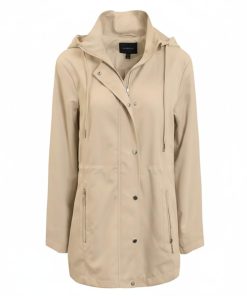 Zandkleurige Brandtex damesjas met ritszakken en afneembare capuchon