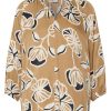 Rabe dames blouse camel bruin met grote witte bloemenprint, V-hals en 3/4 mouw