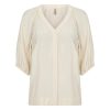 Soyaconcept SC-BARBEL 4 blouse in creme met V-hals en broderie afwerking voor- en achterkant