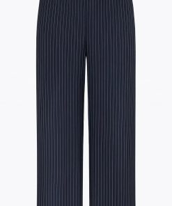 Marineblauwe damesbroek van Marinello met een klassieke krijtstreep en modieuze wijde pijpen