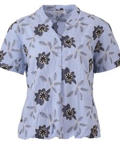 Lichtblauw gestreepte dames blouson van het merk Enjoy met korte mouwen, donkerblauwe bloemenprint en een elastische boord aan de onderkant.