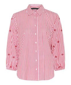 Rood-wit verticaal gestreepte damesblouse van Micha met driekwart mouwen en rode geborduurde details.