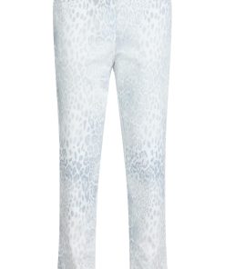 Voor- en achterzijde van de Robell broek in wit met grijze panterprint en achterzakken