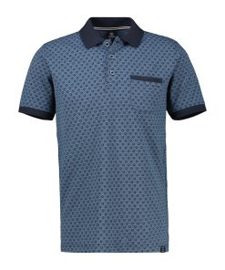 Voor- en achterzijde van het jeansblauwe Lerros heren poloshirt met marineblauwe kraag en print