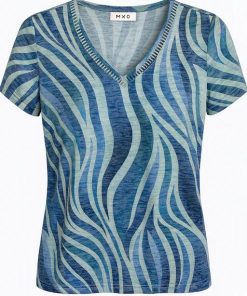 Blauw-groen MXO dames shirt met abstracte zebraprint, V-hals en korte kapmouwtjes