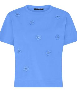 Hemelsblauw dames shirt van Micha met korte mouwen en versierd met opgestikte 3D bloemen met strass-steentjes in het midden.