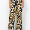 Soyaconcept Feldi relax broek met wijde pijpen en abstracte organische print in warm kaki, zwart en ecru.