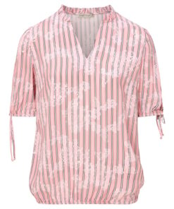 Helderroze Dreamstar blousetop model Saskia met korte mouwen en een elastische onderzijde op een witte achtergrond.