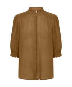 Soyaconcept Fabiana blouse in warm kaki van biologisch katoen met ruzeltjes aan de kraag en gesmokte mouwen.
