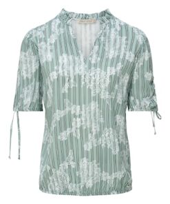 Jadegroene Dreamstar blousetop model Saskia met korte mouwen en een elastische boord aan de onderzijde.