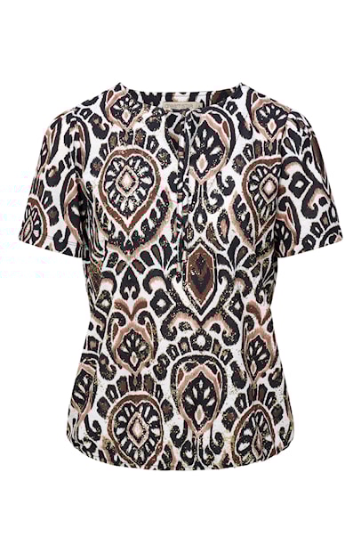 Dreamstar blouson model Hettie met een bruine ornament print, korte mouwen en een elastische boord aan de onderkant.