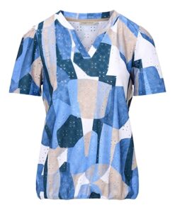 Dreamstar Becca dames blouson in indigo blauwe abstracte print met broderie gaatjespatroon en korte mouwen.