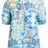 Signature dames shirt in mintgroen en blauw met een gedetailleerde ornamenten print, ronde hals met inkeping en korte pofmouwtjes