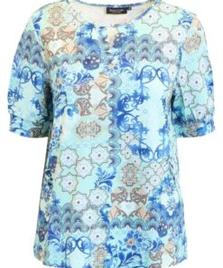Signature dames shirt in mintgroen en blauw met een gedetailleerde ornamenten print, ronde hals met inkeping en korte pofmouwtjes