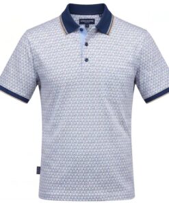 Lichtblauw Chris Cayne heren poloshirt met een donkerblauwe kraag, kort borstzakje en een verfijnd geometrisch patroon