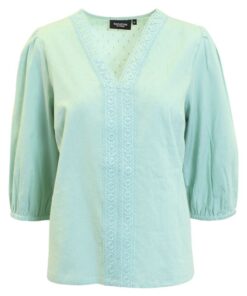 Mintgroene Signature blouse van katoenmix met een V-hals afgezet met kant en driekwart mouwen