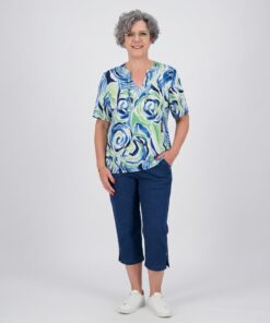 Dominique - Sensia shirt - signature capri jeans