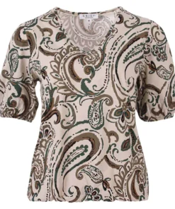 Groen-beige geprint Enjoy damesshirt met een paisley motief, voorzien van een V-hals, halflange pofmouwen en een elastische boord aan de onderkant.