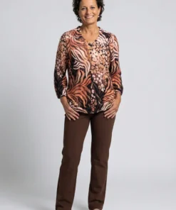 Dreamstar dames shirt Ploom met terracotta print, V-hals, driekwart mouwen en elastische zoom (model)