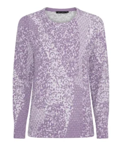 Fijngebreide dames trui van Micha in lila en offwhite met een kunstzinnig motief, ronde hals en lange mouwen op een witte achtergrond