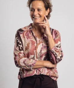 Dreamstar dames blouse Yura met paisley print, shawlkraag en driekwart mouwen in berry mix model
