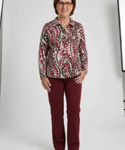 Barbara Lebek dames bouclé vest met knoopsluiting en ronde hals in de kleur berry bordeauxrood model1