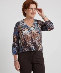 Dreamstar shirt Ploom met print in blauw en bruin, driekwart mouw en elastische zoom (model)