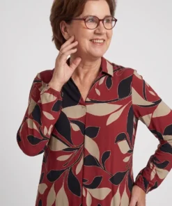 Sensia dames poloshirt model Bobbie met bladmotief in sangria rood en elastische zoomboord model