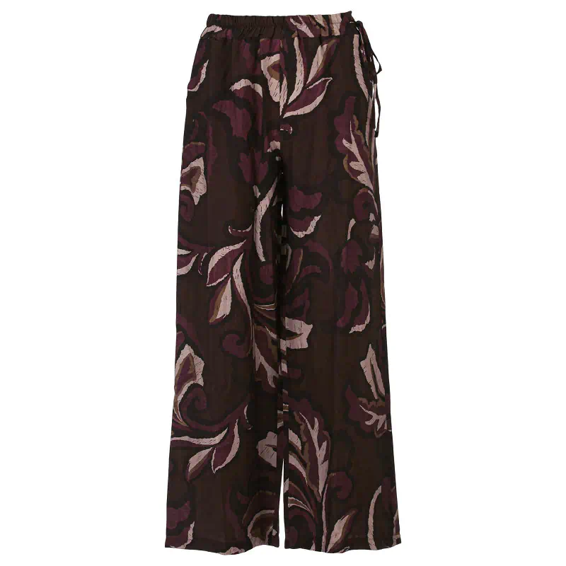 Flesgroene wide leg damesbroek van Enjoy met een bruine botanische bladprint en een elastische tailleband met een strikkoord aan de zijkant.