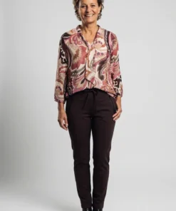 Dreamstar dames blouse Yura met paisley print, shawlkraag en driekwart mouwen in berry mix model1