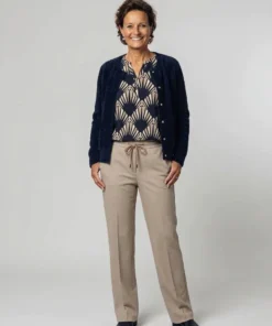 Soyaconcept dames blouson Felicity met geometrisch patroon in donkerblauw en zand met elastische zoom model1