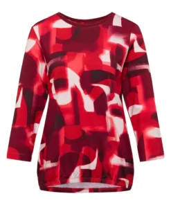 Rood geprinte Rabe dames blouson met een abstract dessin, driekwart mouwen, een ronde hals en een elastische boord aan de onderzijde op een witte achtergrond.