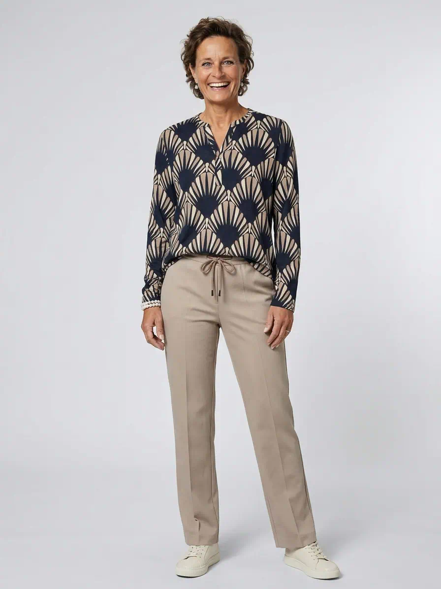 Soyaconcept dames blouson Felicity met geometrisch patroon in donkerblauw en zand met elastische zoom model