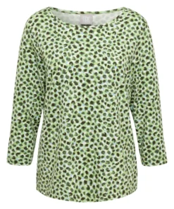 Groen Rabe damesshirt met een all-over dierenprint, driekwart mouwen en een ronde hals op een witte achtergrond.