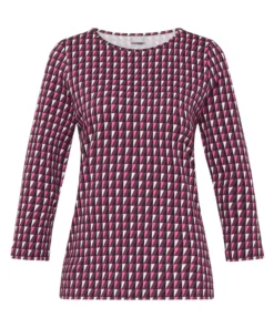 Roze-paars dames shirt van Rabe met een grafisch driehoekjes-werkje, ronde hals en 3/4-mouwen op een witte achtergrond.
