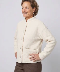 SOYACONCEPT dames teddy vest model Shaima in off white met knoopsluiting en opstaande kraag model