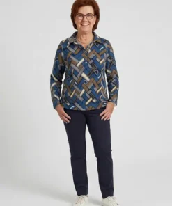 Sensia dames poloshirt model Poppy met grafisch dessin in marineblauw en camel fleecezachte stof model1
