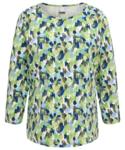 Kleurrijk Rabe damesshirt met een abstracte groen-blauwe print, driekwart mouwen en een ronde halslijn op een witte achtergrond.