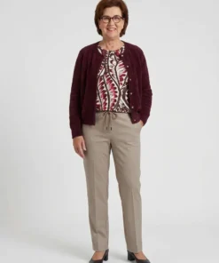 Barbara Lebek dames fluffy vest met knoopsluiting en ronde hals in de kleur berry bordeauxrood model2