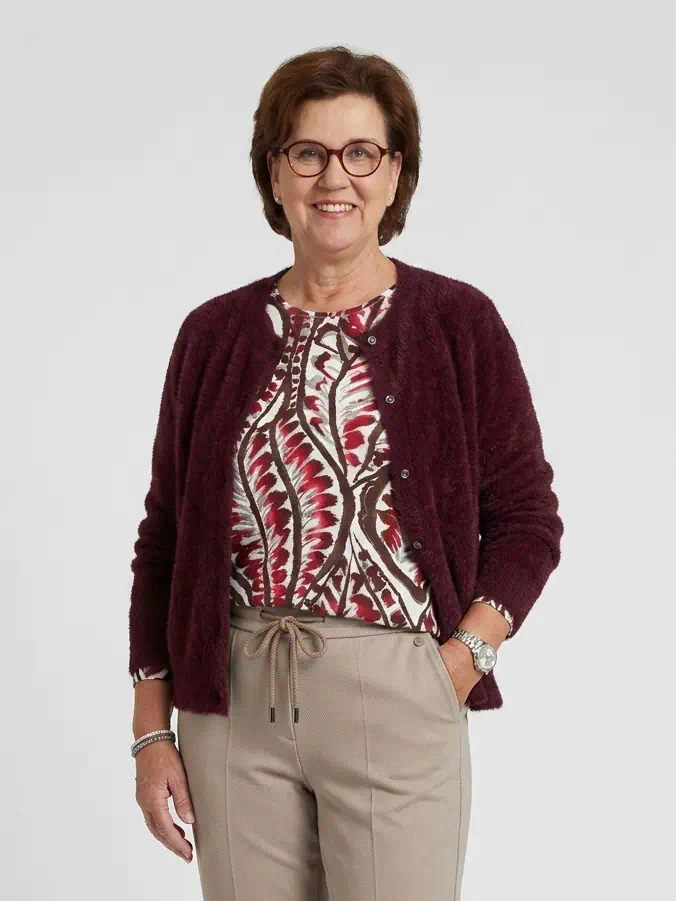 Barbara Lebek dames fluffy vest met knoopsluiting en ronde hals in de kleur berry bordeauxrood model