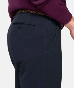 Meyer heren chino stretch pantalon model Bonn in marineblauw met rechte pijp en flexibele tailleband_achter