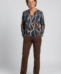 FOS Amsterdam dames blouson Eefje met abstracte bladerenprint in donkerblauw en bruin met opstaande hals en elastische zoom_model1
