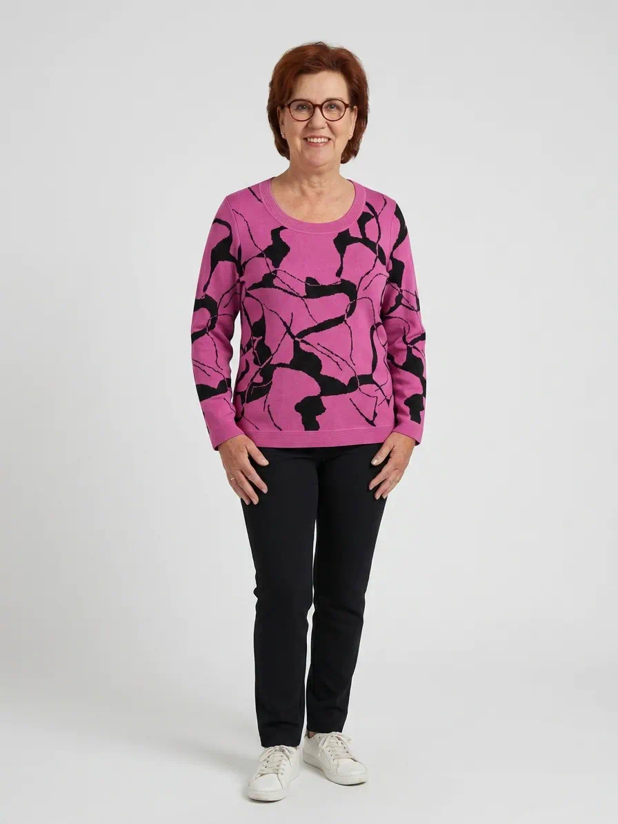 Gollehaug dames trui van fijnbreisel met grafisch dessin in fuchsia roze en zwart met ronde hals_model1