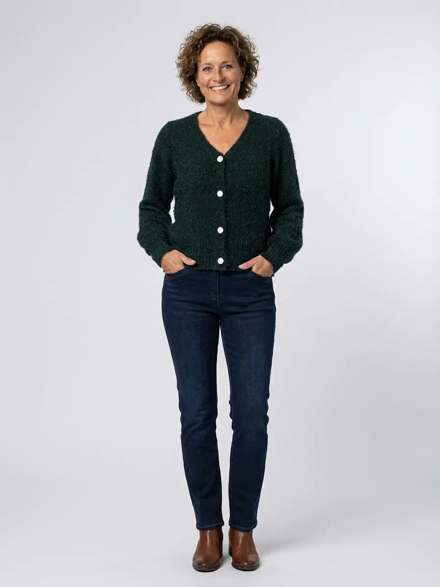 Enjoy dames vest harig gebreid in donkergroen met V-hals en lichte knopen op het voorpand_model1