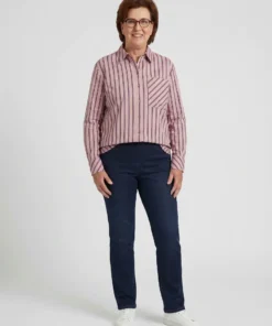 TONI dames blouse van katoen in oudroze met bordeaux en lichtblauwe strepen met reverkraag en borstzak_model2
