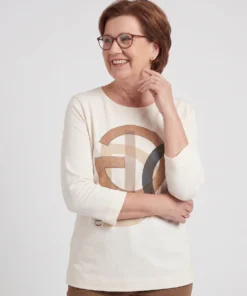 Rabe shirt crème met opdruk_model