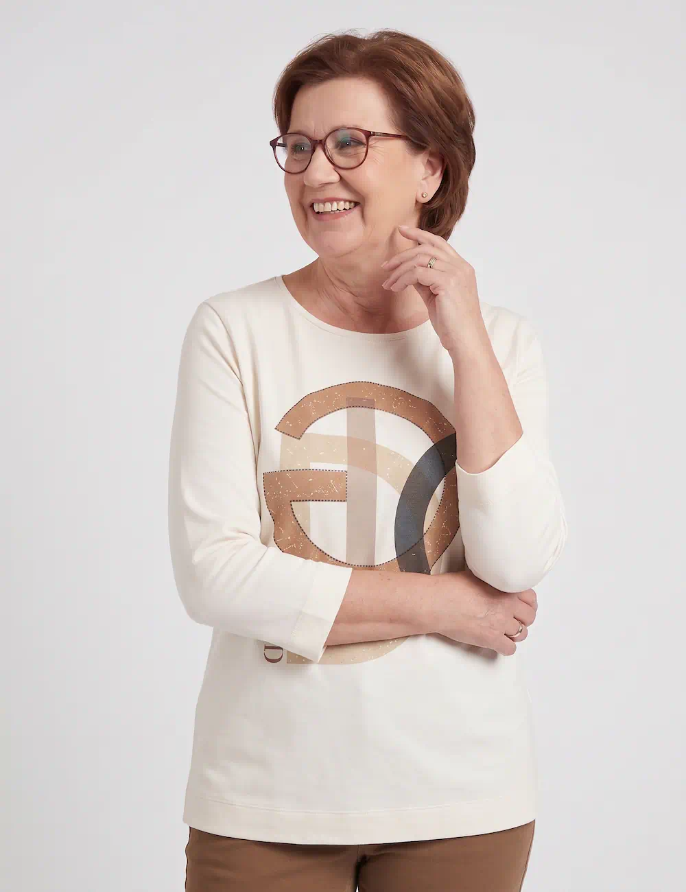 Rabe shirt crème met opdruk_model