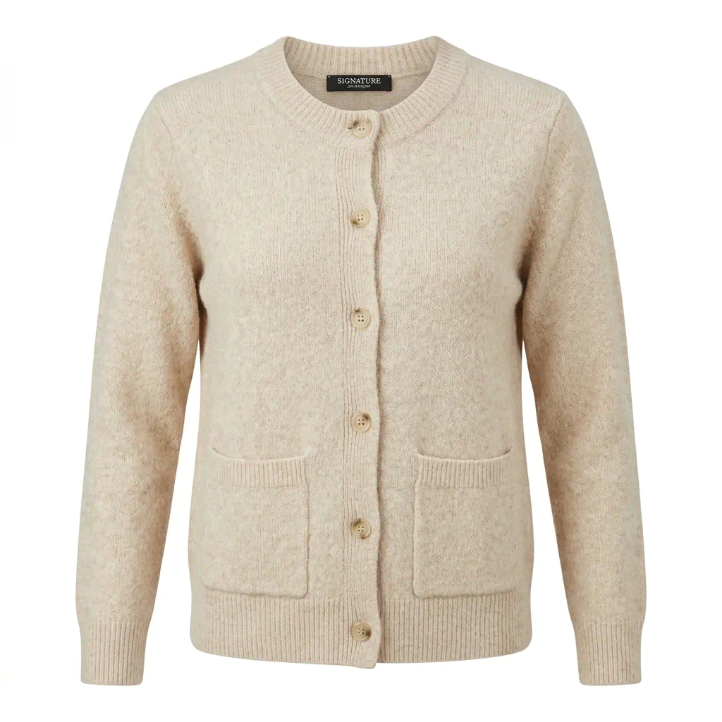 Signature dames vest gebreid in beige melange met ronde hals knoopsluiting en twee opgestikte zakken
