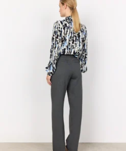 Soyaconcept dames pantalon SC-Nanni 3 in antracietgrijs met rechte pijpen en schuine steekzakken_model2